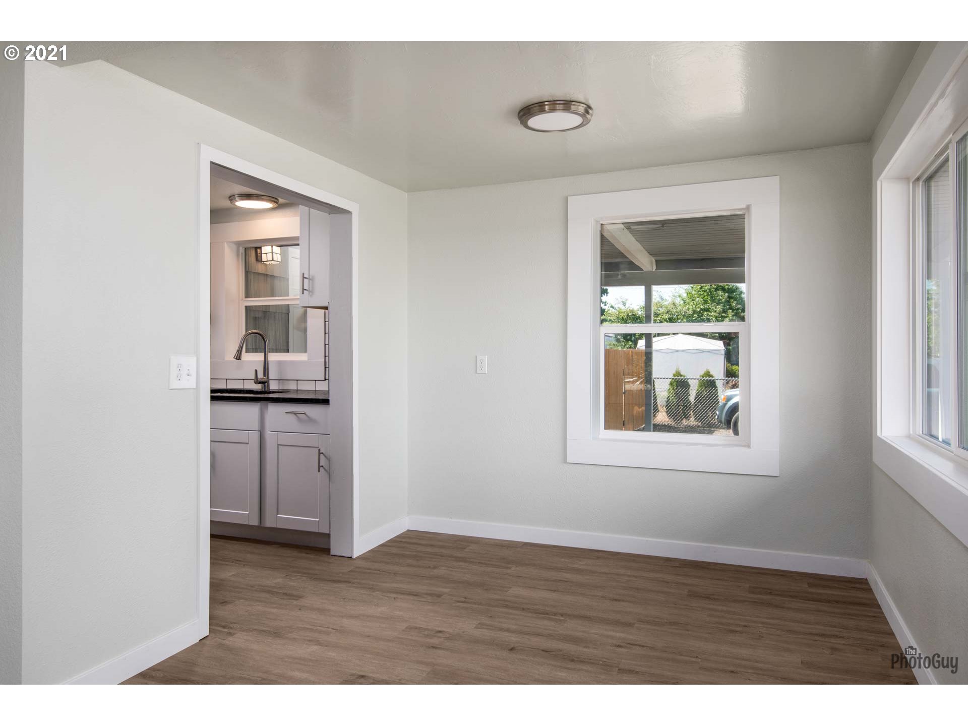 335 North 51st Street Springfield, OR 97478 - Photo 9 of 31
