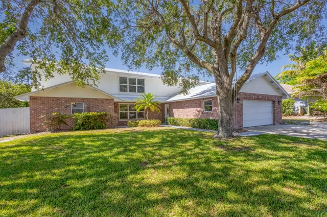 $700,000 | 8888 Southeast Colony Street, Hobe Sound, FL 33455