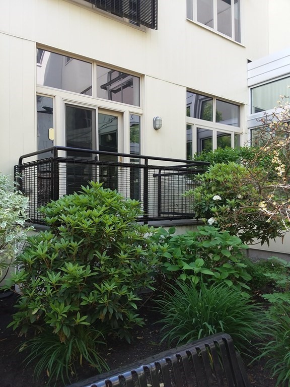 45 Rantoul Street, Unit 207 Beverly, MA 01915 - Photo 4 of 20 Gallery Image 4