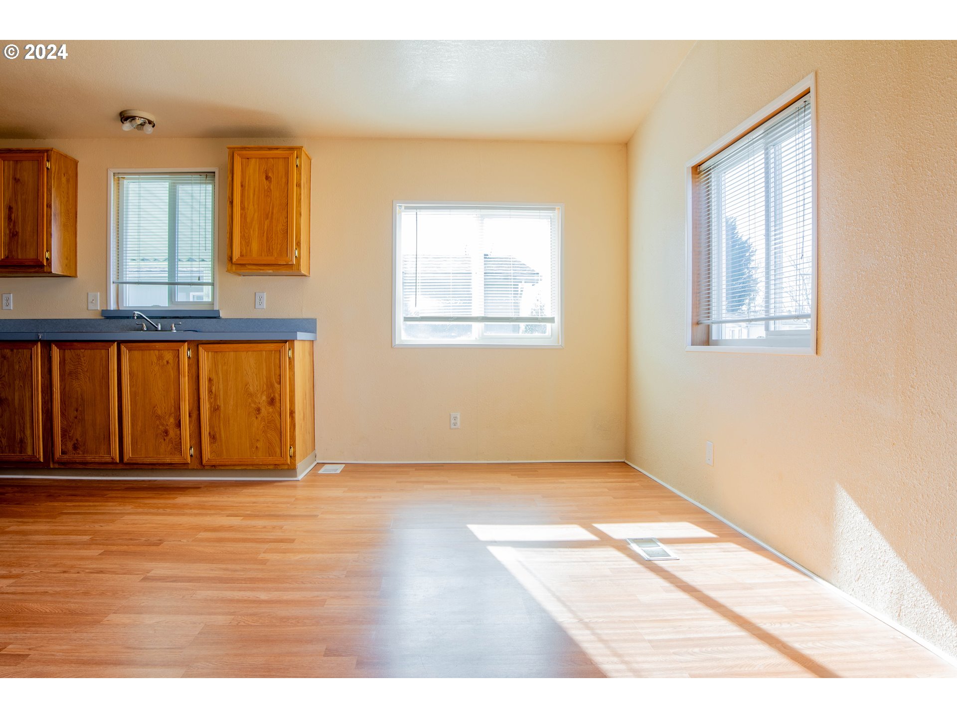 2151 Three Lakes Road Southeast, Unit 17 Albany, OR 97322 - Photo 11 of 34 a view of an empty room with window and a bathroom