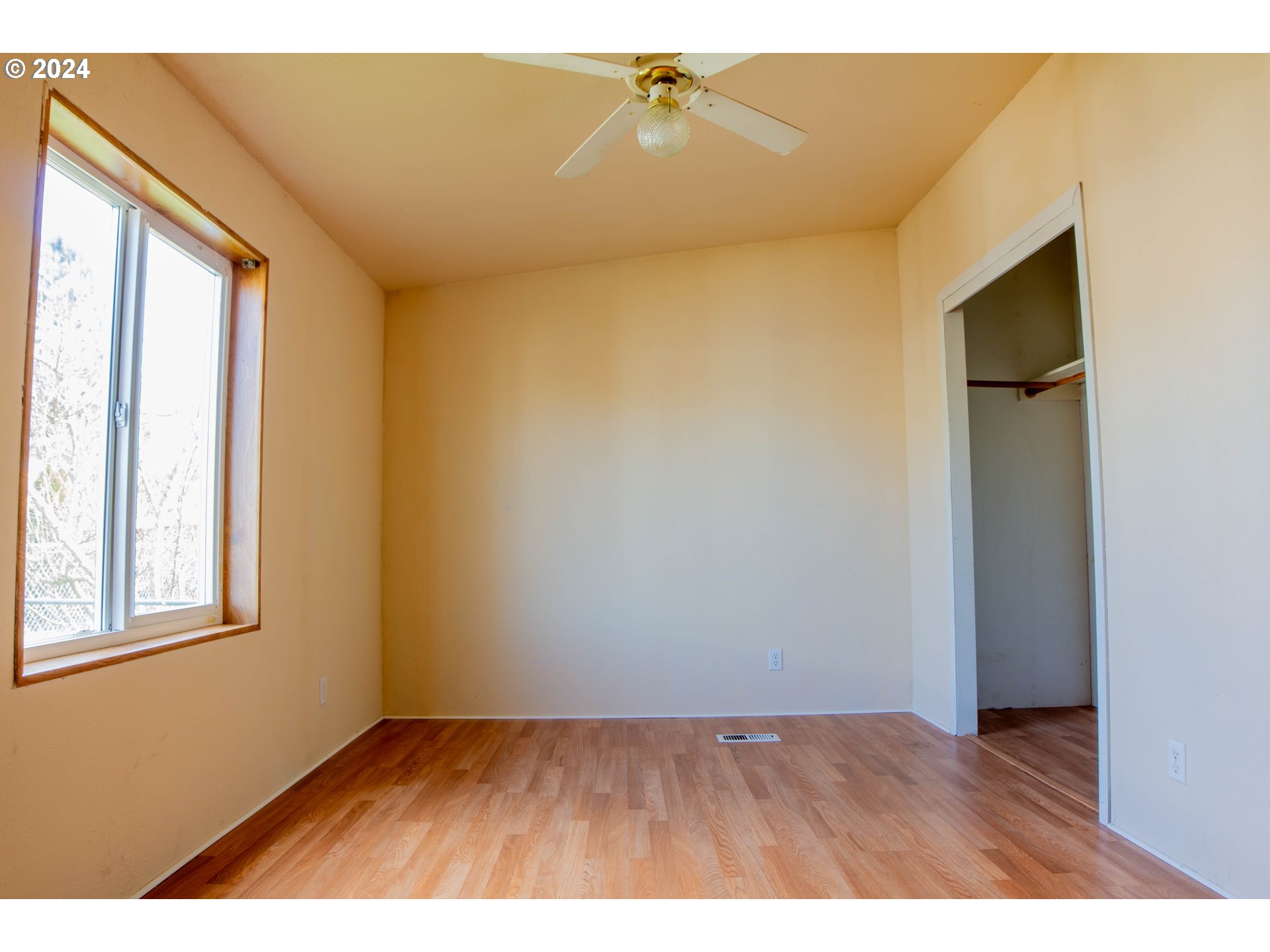 2151 Three Lakes Road Southeast, Unit 17 Albany, OR 97322 - Photo 12 of 34 a view of an empty room with a window