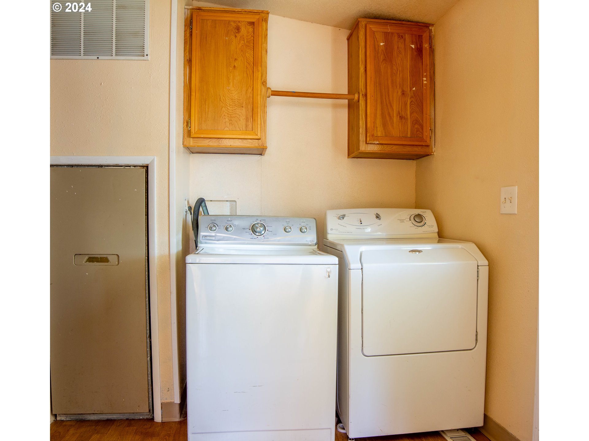 2151 Three Lakes Road Southeast, Unit 17 Albany, OR 97322 - Photo 20 of 34 a utility room with dryer and washer