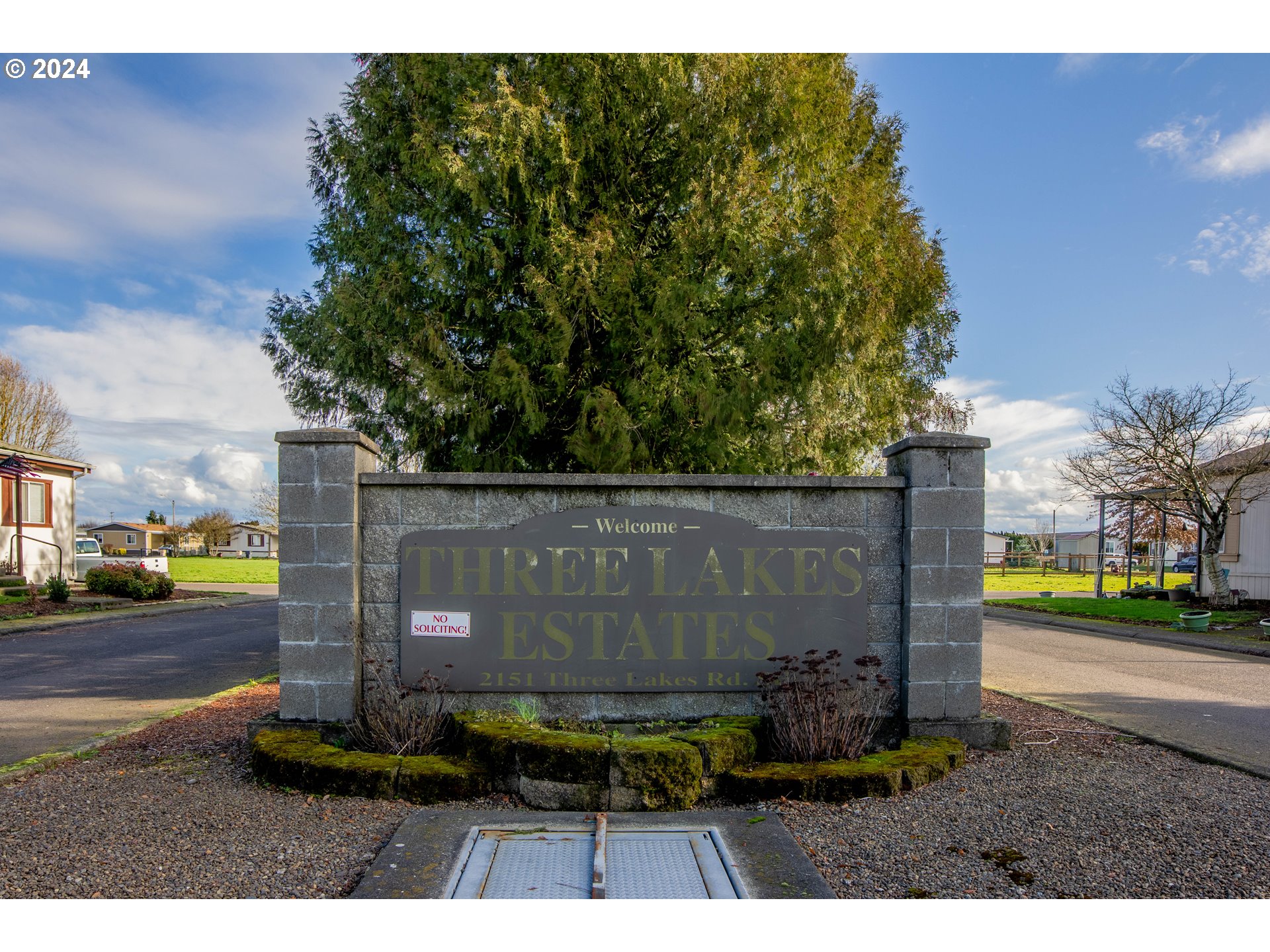 2151 Three Lakes Road Southeast, Unit 17 Albany, OR 97322 - Photo 29 of 34 a view of a backyard