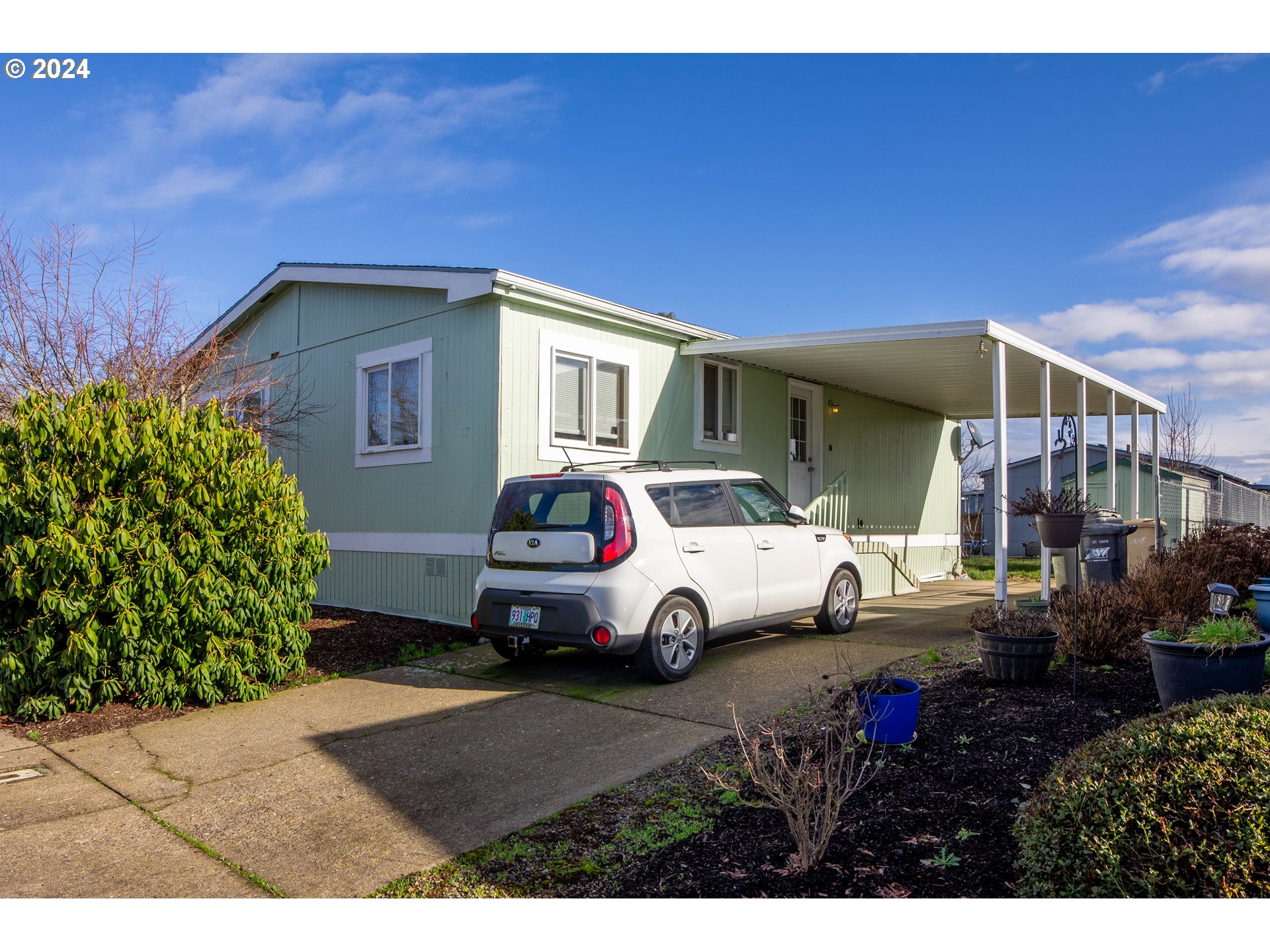 2151 Three Lakes Road Southeast, Unit 17 Albany, OR 97322 - Photo 3 of 34 a view of multiple house with a yard