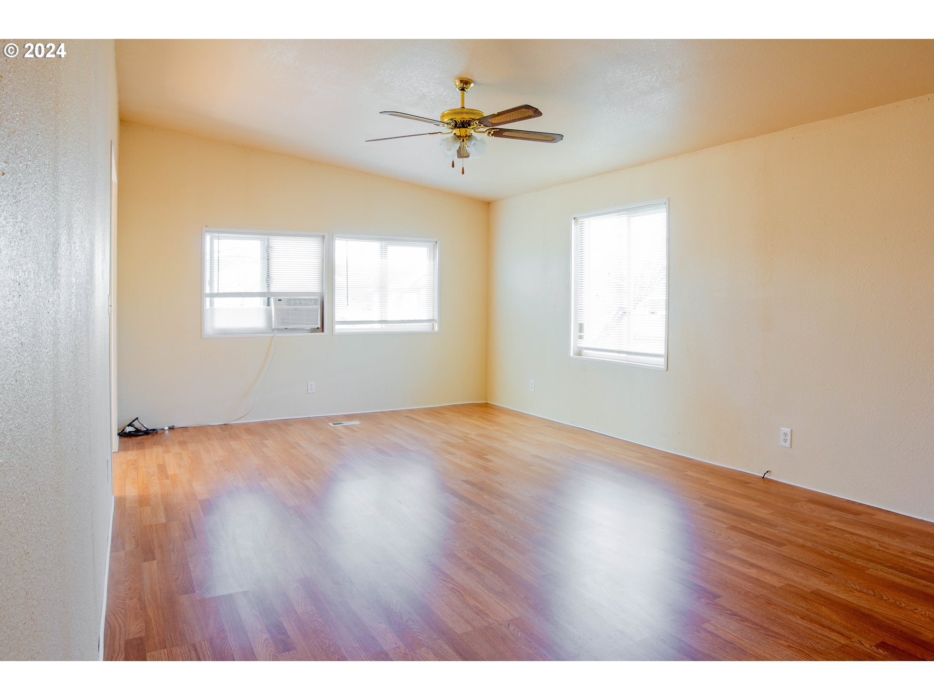 2151 Three Lakes Road Southeast, Unit 17 Albany, OR 97322 - Photo 6 of 34 an empty room with wooden floor and windows
