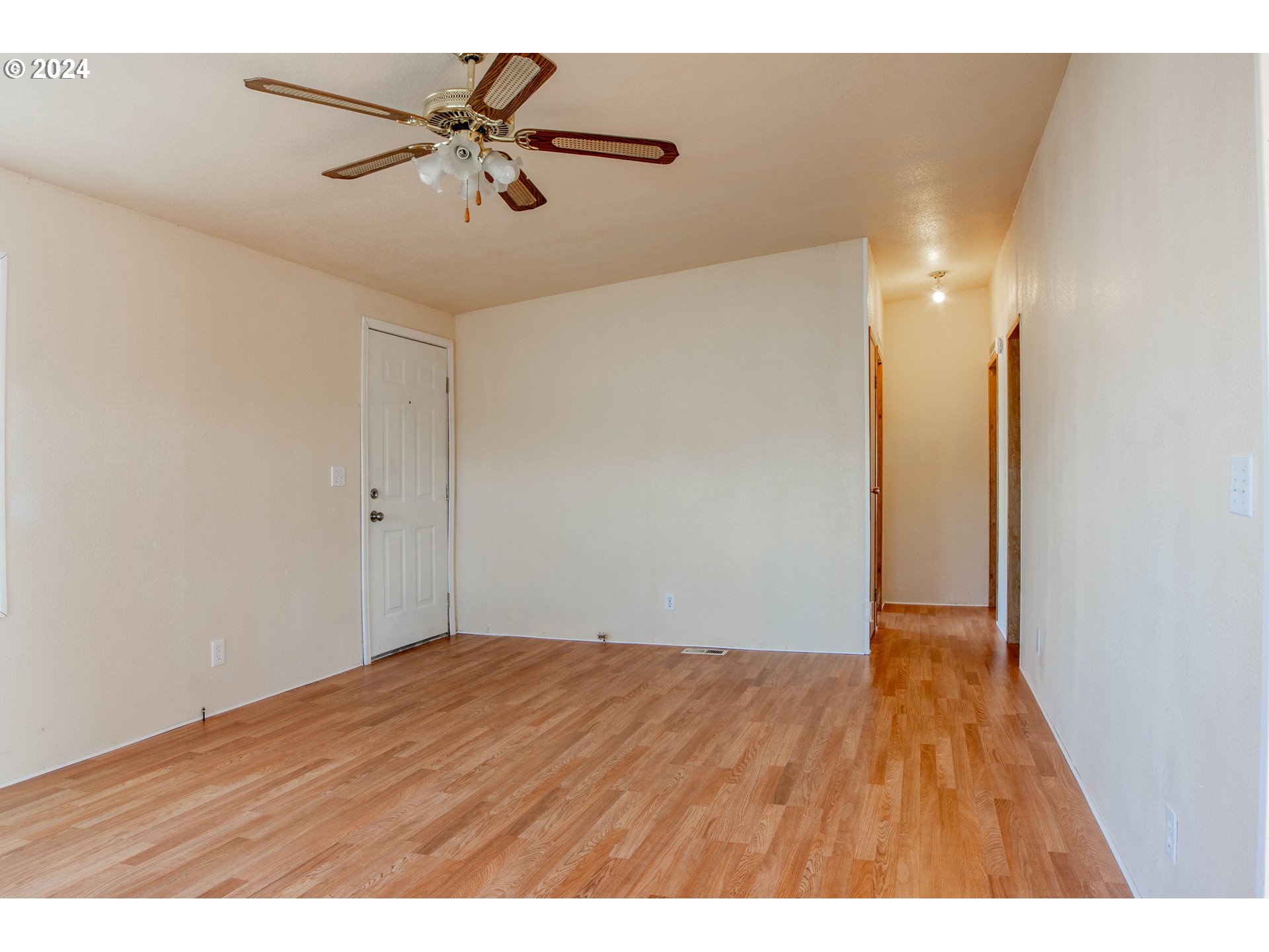 2151 Three Lakes Road Southeast, Unit 17 Albany, OR 97322 - Photo 7 of 34 a view of an empty room