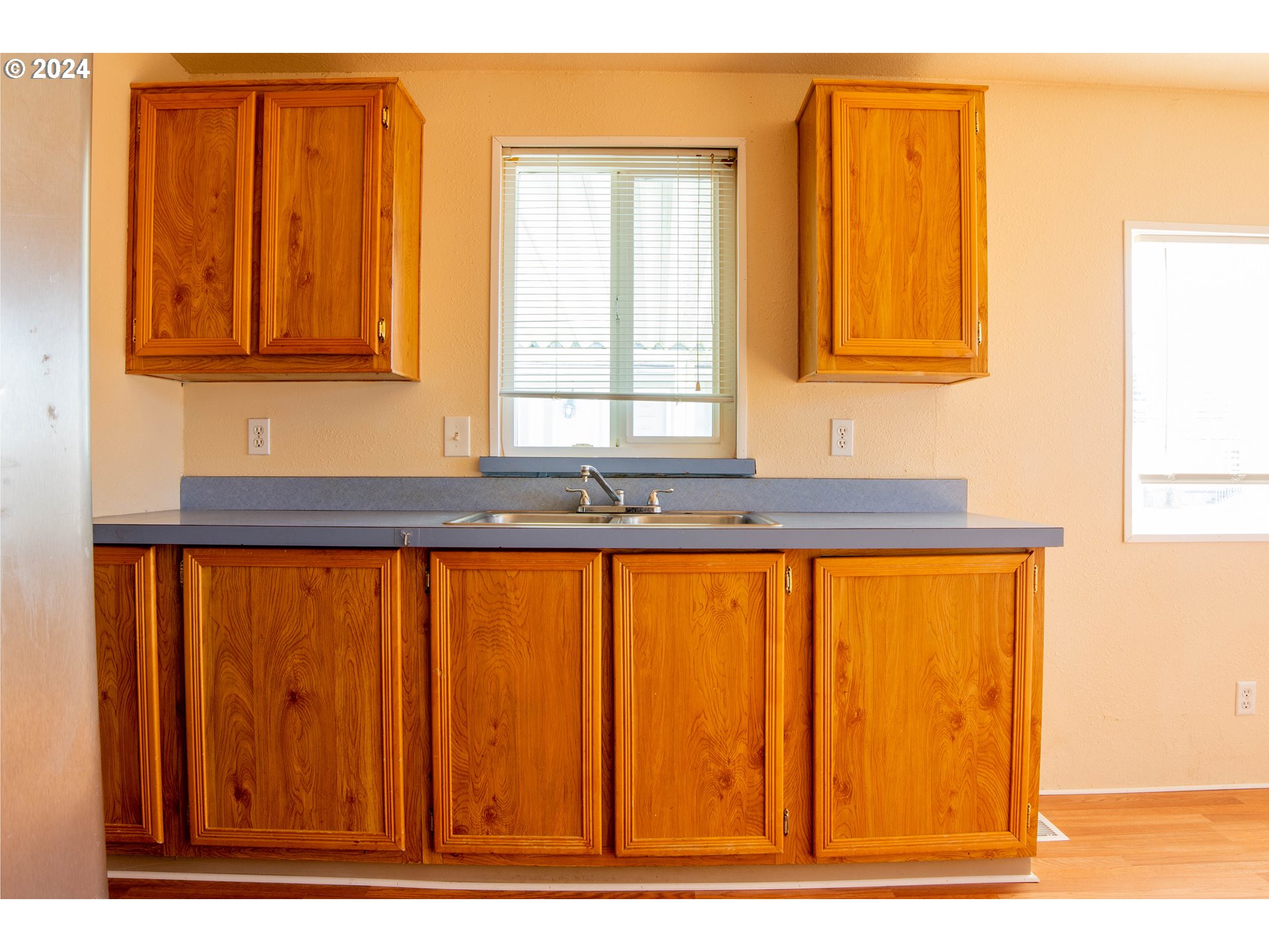 2151 Three Lakes Road Southeast, Unit 17 Albany, OR 97322 - Photo 10 of 34 a bathroom with a sink and a mirror