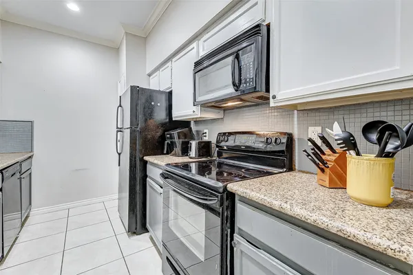 $1,700 | 17421 Red Oak Drive, Unit 7421, Houston, TX 77090