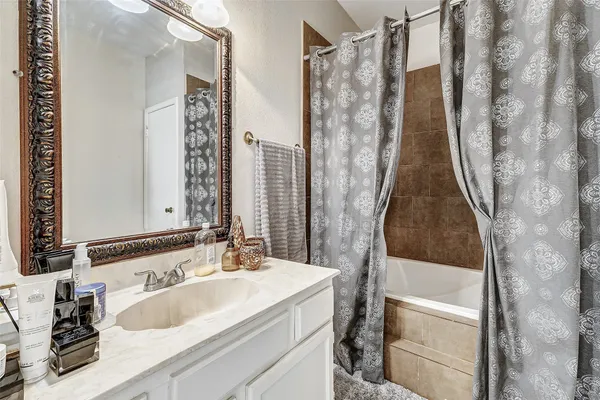 $1,700 | 17421 Red Oak Drive, Unit 7421, Houston, TX 77090