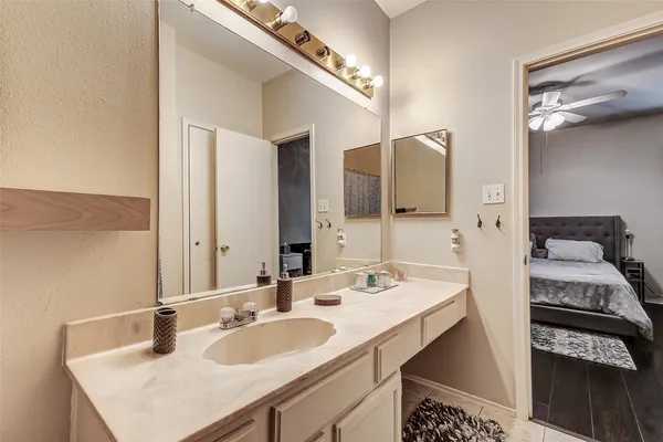 $1,700 | 17421 Red Oak Drive, Unit 7421, Houston, TX 77090