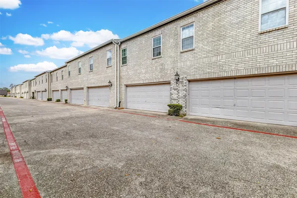 $1,700 | 17421 Red Oak Drive, Unit 7421, Houston, TX 77090