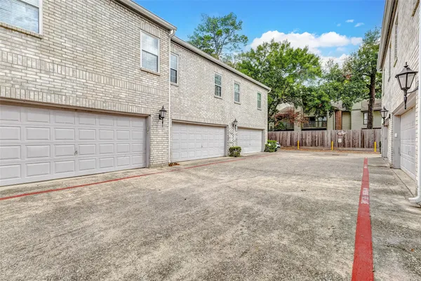 $1,700 | 17421 Red Oak Drive, Unit 7421, Houston, TX 77090