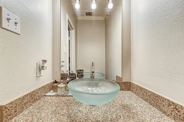 $1,700 | 17421 Red Oak Drive, Unit 7421, Houston, TX 77090