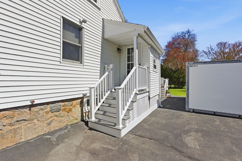 7 Maple Street, Unit 7 Reading, MA 01867 - Photo 31 of 40