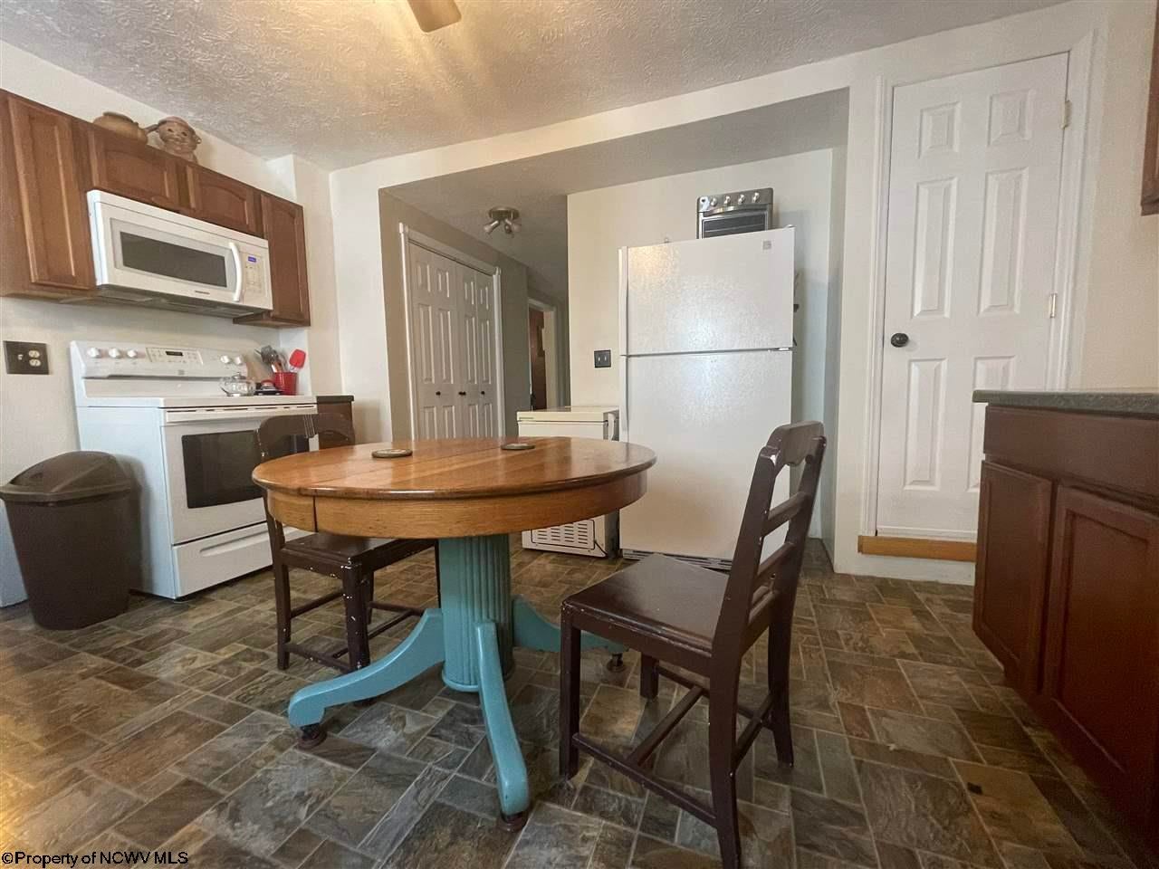 463 Meadowdale Road Fairmont, WV 26554 - Photo 9 of 28 Gallery Image 9
