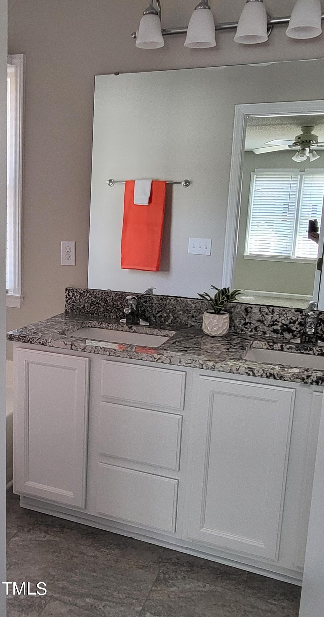 1101 Sheetbend Lane Raleigh, NC 27606 - Photo 14 of 25 mbath3