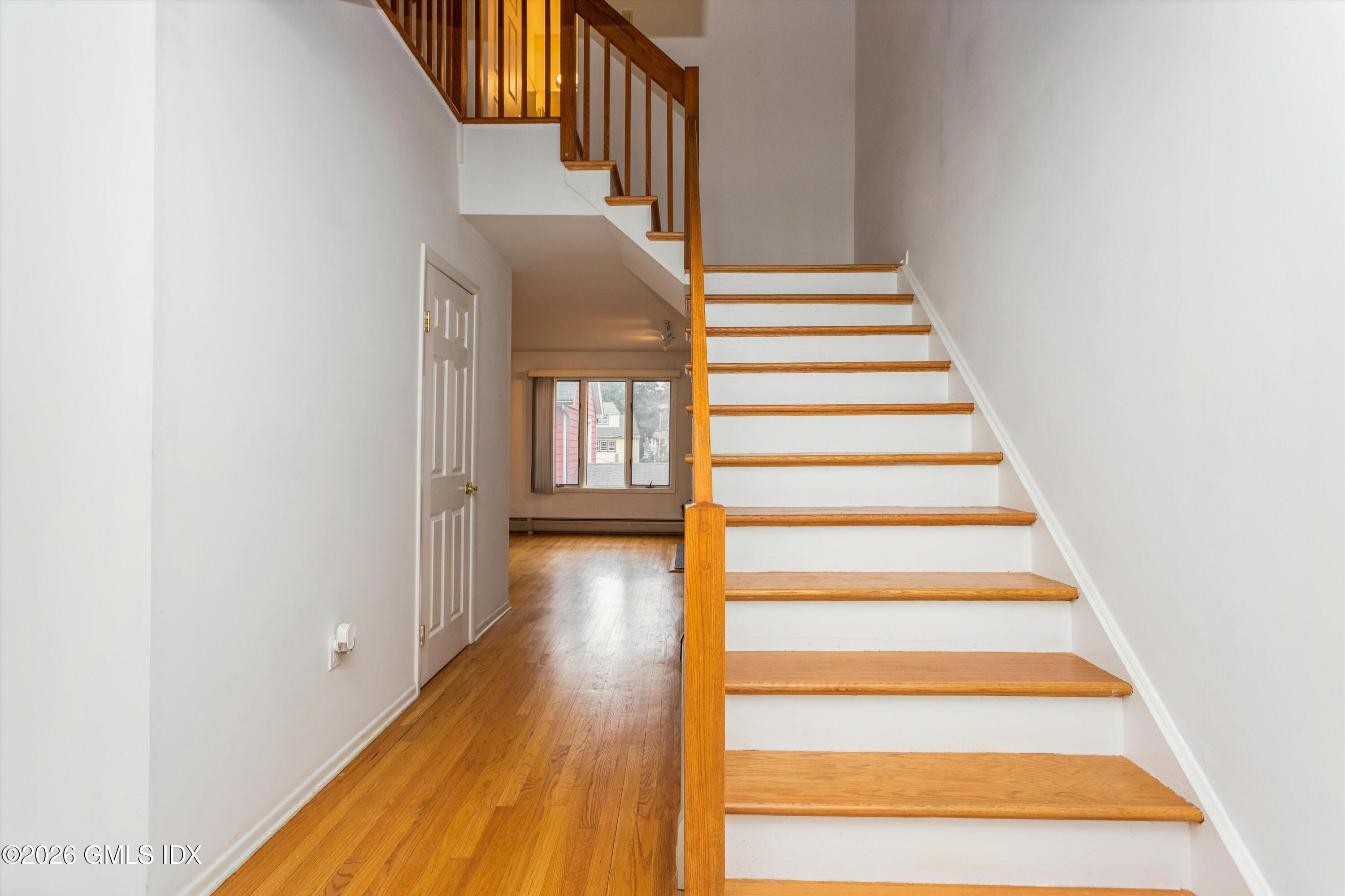 81 Pemberwick Road, Unit A Greenwich, CT 06831 - Photo 3 of 19 Beautifull Entry