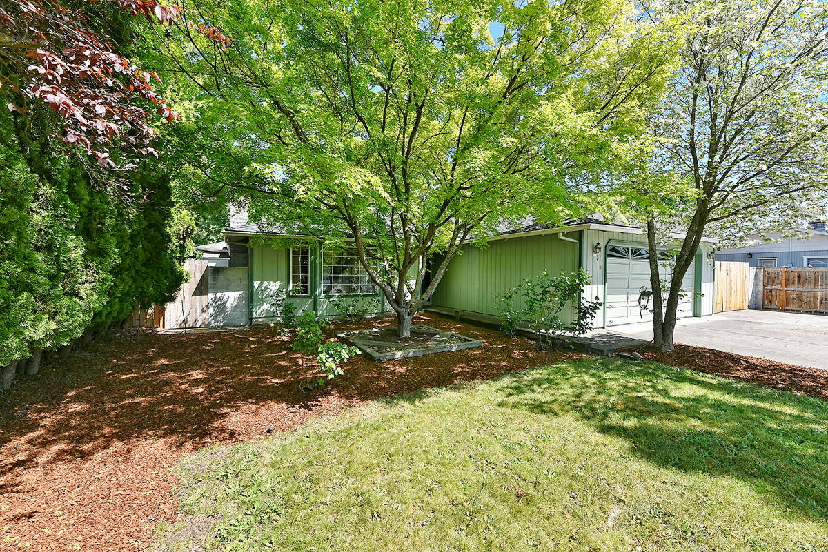 2270 Springbrook Road Medford, OR 97504 - Photo 3 of 36 3