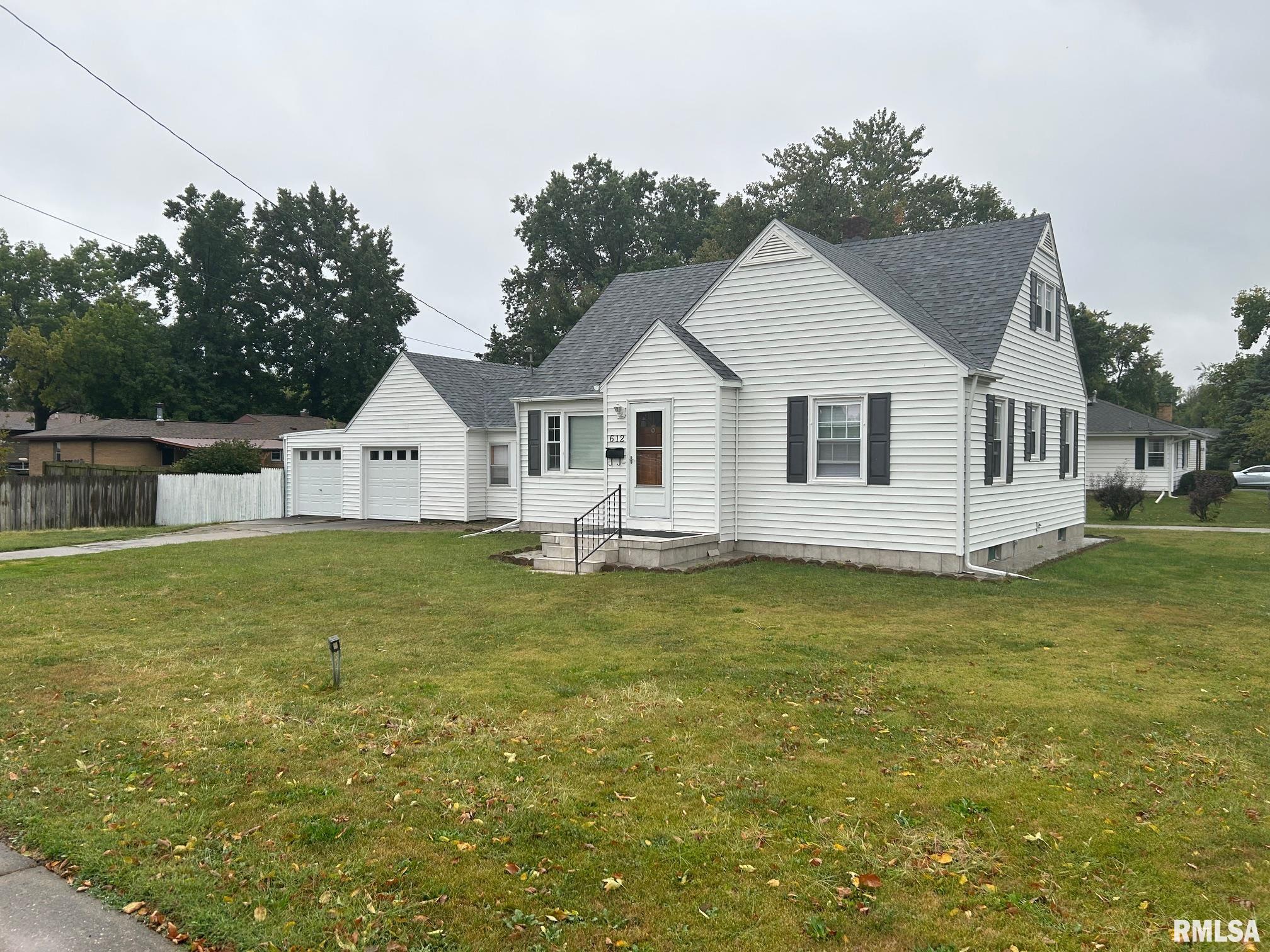 612 West Springfield Road Taylorville, IL 62568 - Photo 1 of 27 Gallery Image 1