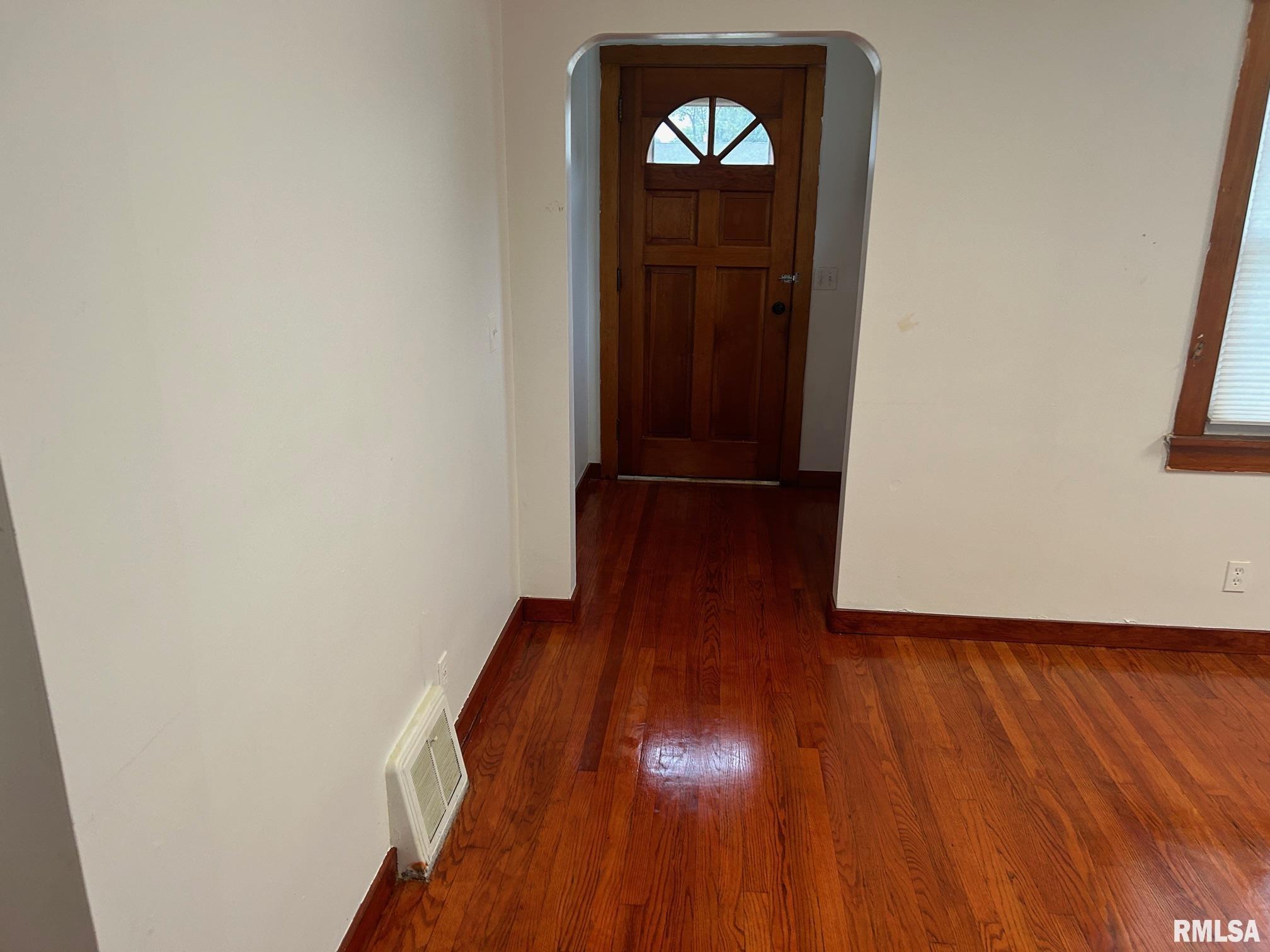 612 West Springfield Road Taylorville, IL 62568 - Photo 5 of 27 Gallery Image 5