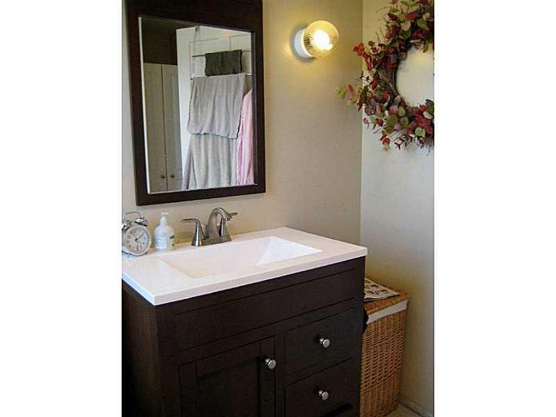 259 Post Road Bowdoinham, ME 04008 - Photo 25 of 35 Bathroom.