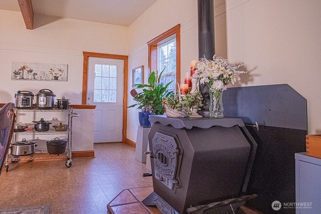951 Bulman Road Southeast Port Orchard, WA 98366 - Photo 13 of 39 a bed room with furniture and a potted plant