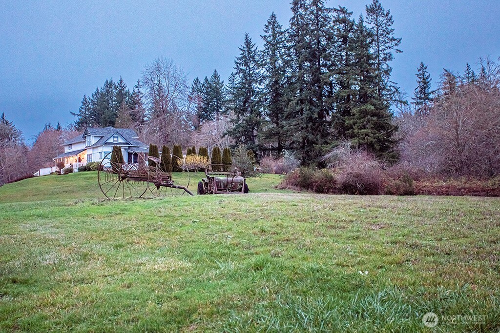 951 Bulman Road Southeast Port Orchard, WA 98366 - Photo 5 of 39 a backyard of a house with table and chairs