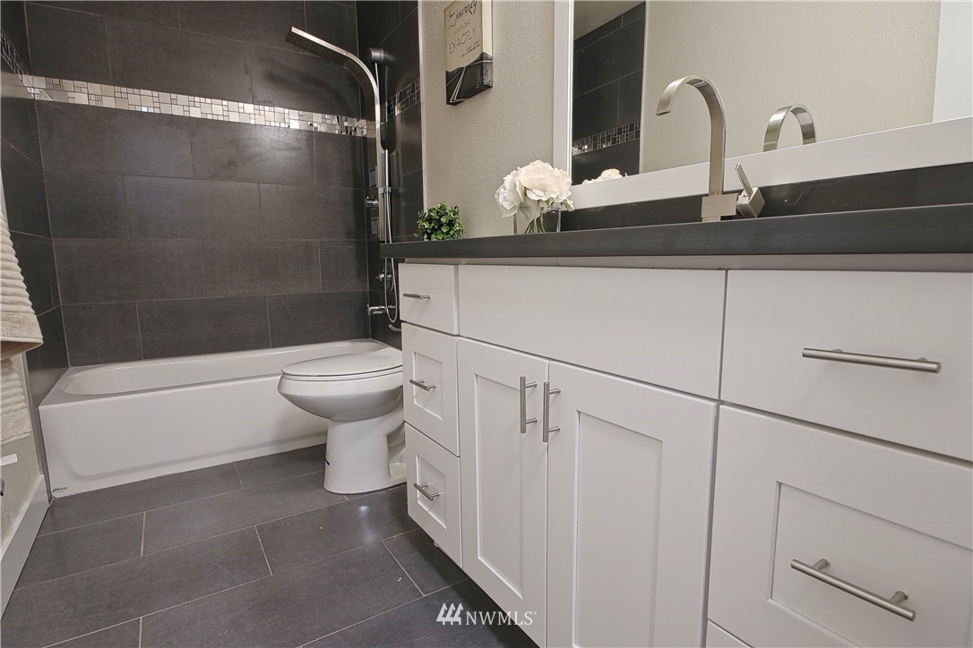 21228 Shell Valley Road Edmonds, WA 98026 - Photo 12 of 20