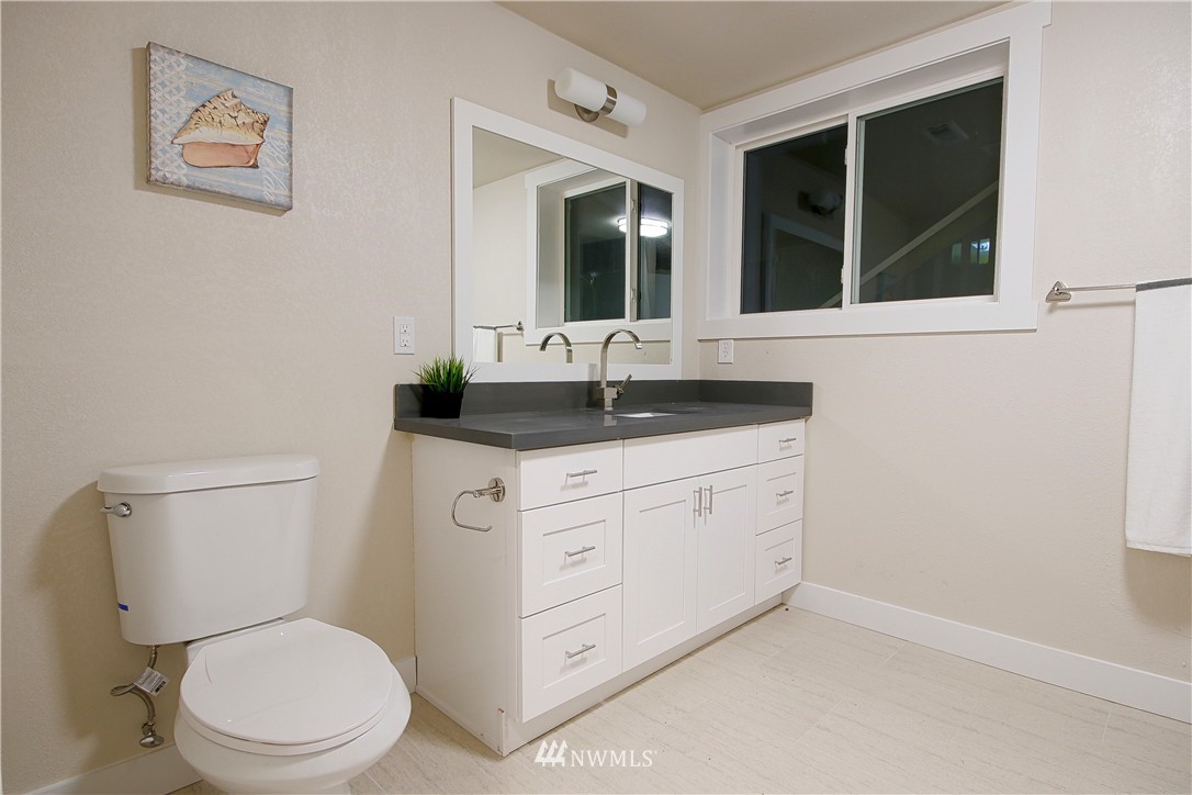 21228 Shell Valley Road Edmonds, WA 98026 - Photo 10 of 20