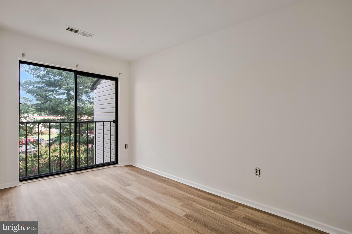 2574 Riva Road, Unit 19A Annapolis, MD 21401 - Photo 12 of 35 wooden floor in an empty room with a window