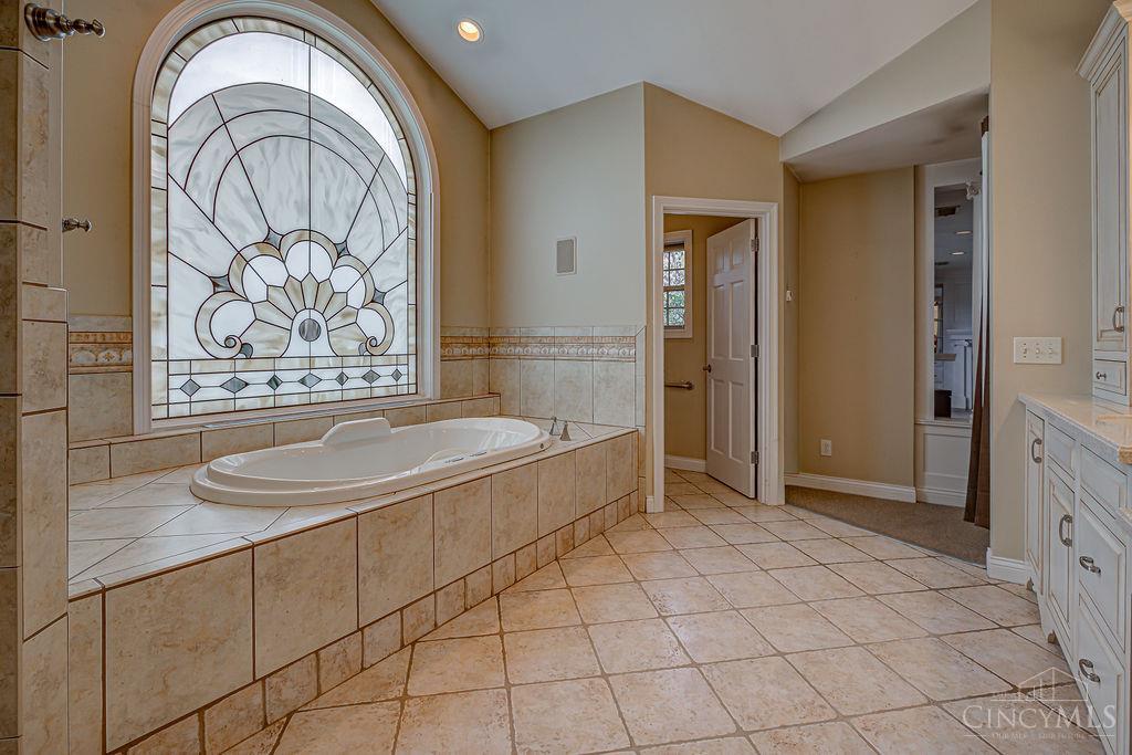 6700 Gaines Road Cincinnati, OH 45247 - Photo 28 of 57