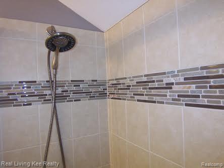 3530 Wakefield Road Berkley, MI 48072 - Photo 32 of 42 upstairs bath 4.jpg
