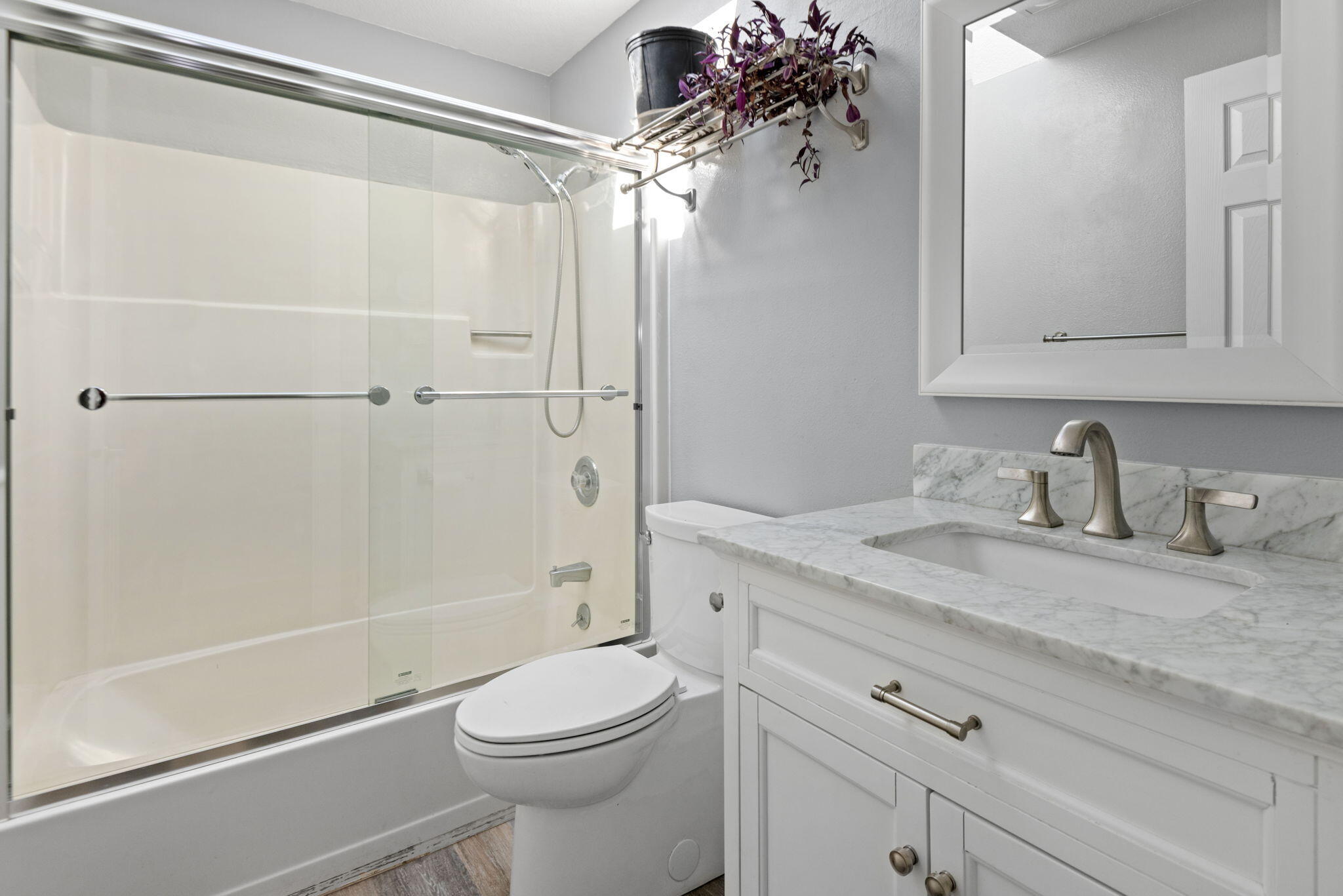 2092 Northeast Wells Acres Road Bend, OR 97701 - Photo 11 of 23 2nd Bathroom