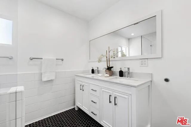 $1,199,999 | 5846 Shoshone Avenue, Encino, CA 91316