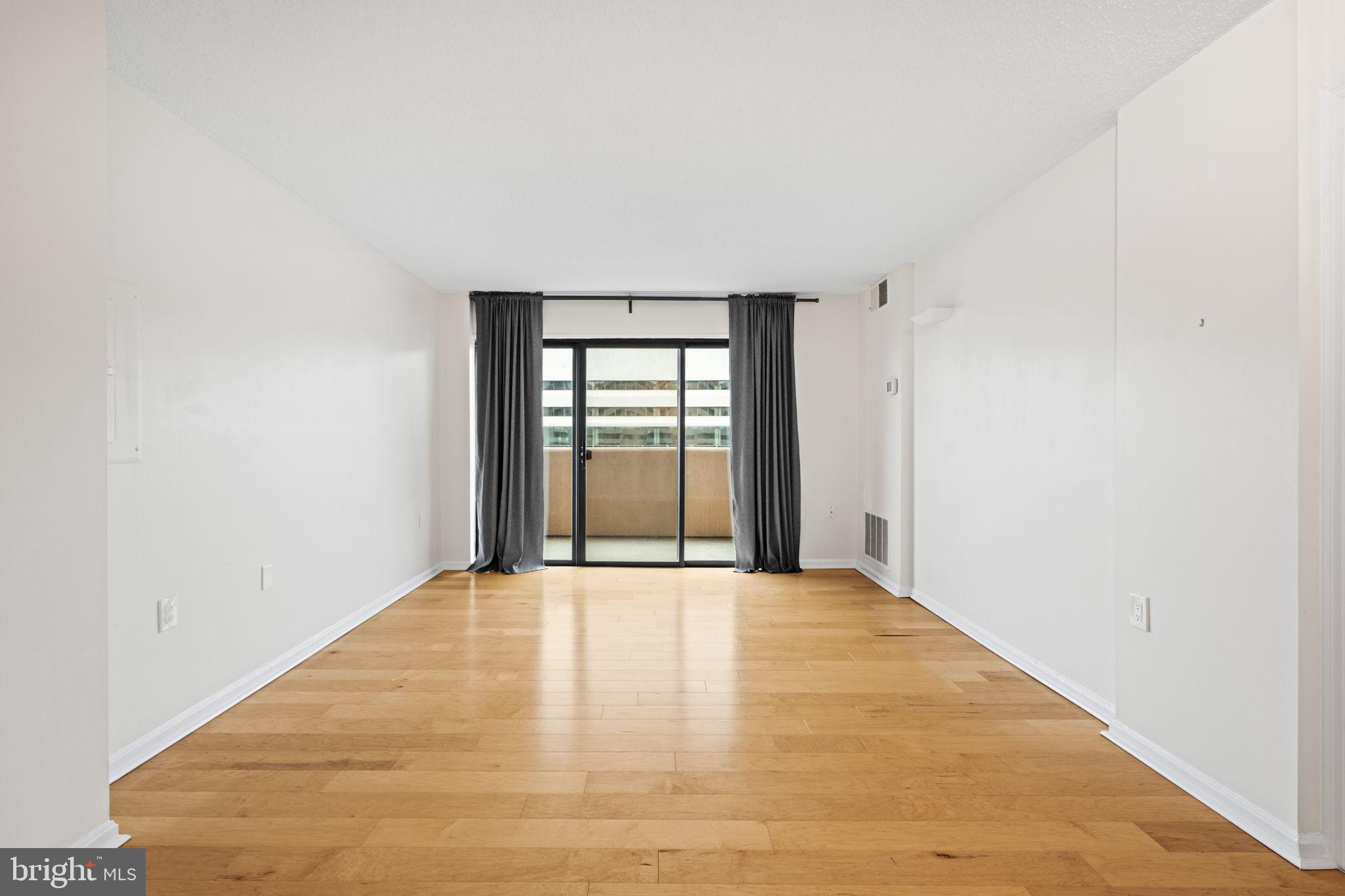 1301 North Courthouse Road, Unit 1505 Arlington, VA 22201 - Photo 7 of 26 Living Room