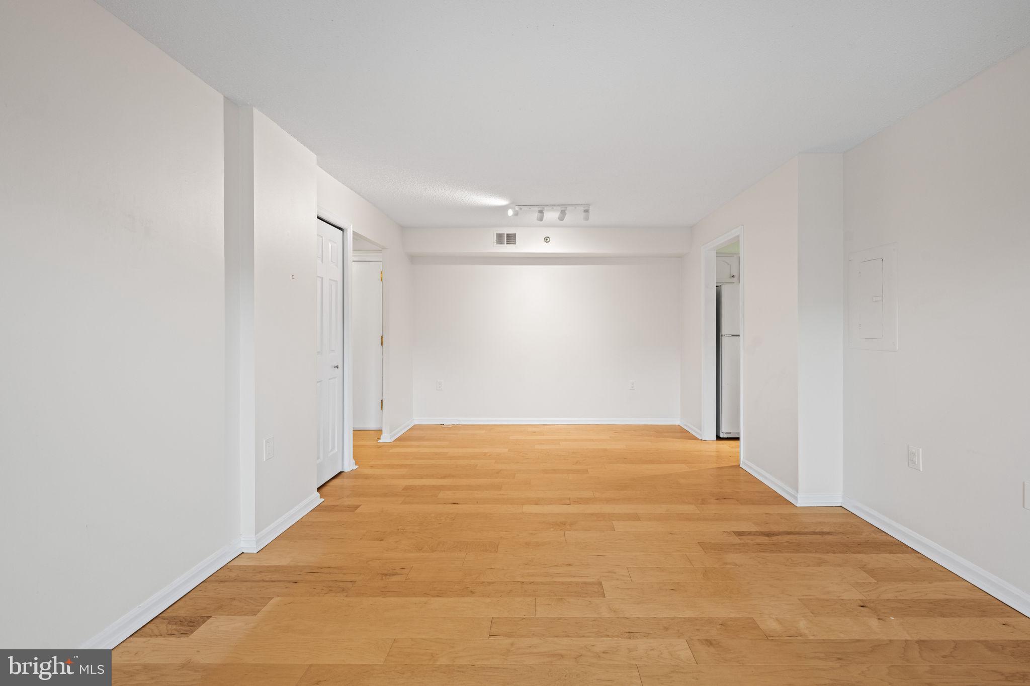 1301 North Courthouse Road, Unit 1505 Arlington, VA 22201 - Photo 10 of 26 Dining Area