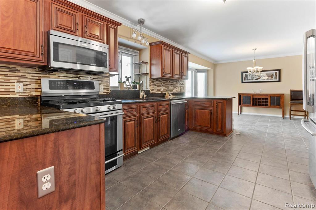 34347 Lillian Road Chesterfield, MI 48047 - Photo 9 of 41