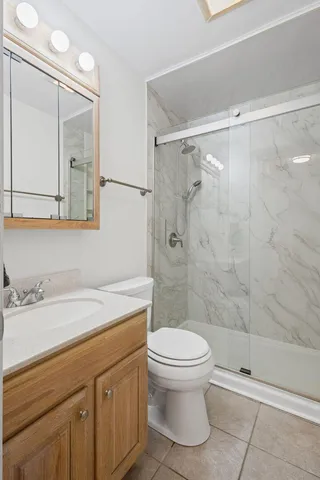 $415,000 | 837 East Rockland Road, Libertyville, IL 60048