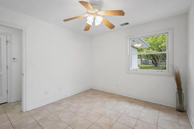 $415,000 | 837 East Rockland Road, Libertyville, IL 60048