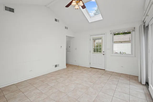 $415,000 | 837 East Rockland Road, Libertyville, IL 60048