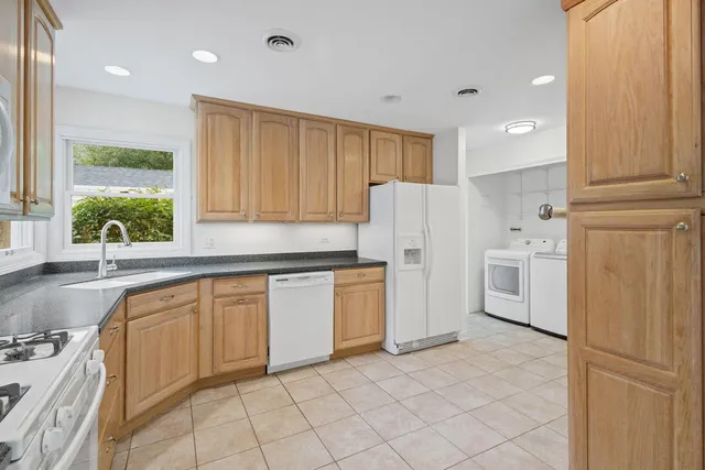 $415,000 | 837 East Rockland Road, Libertyville, IL 60048