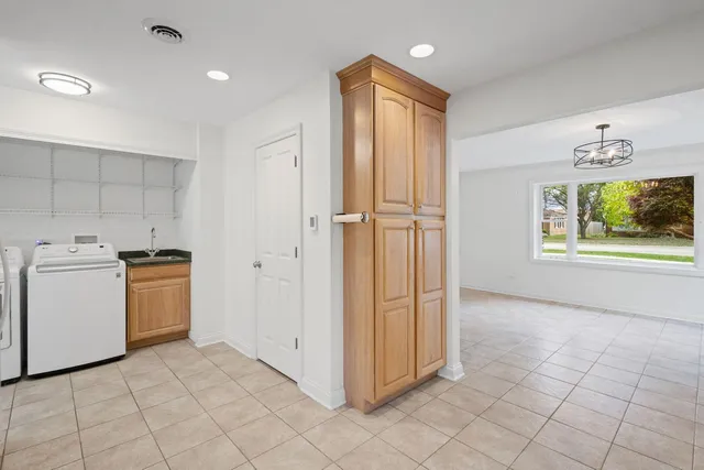 $415,000 | 837 East Rockland Road, Libertyville, IL 60048