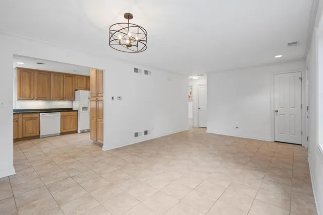 $415,000 | 837 East Rockland Road, Libertyville, IL 60048