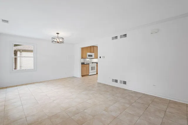 $415,000 | 837 East Rockland Road, Libertyville, IL 60048