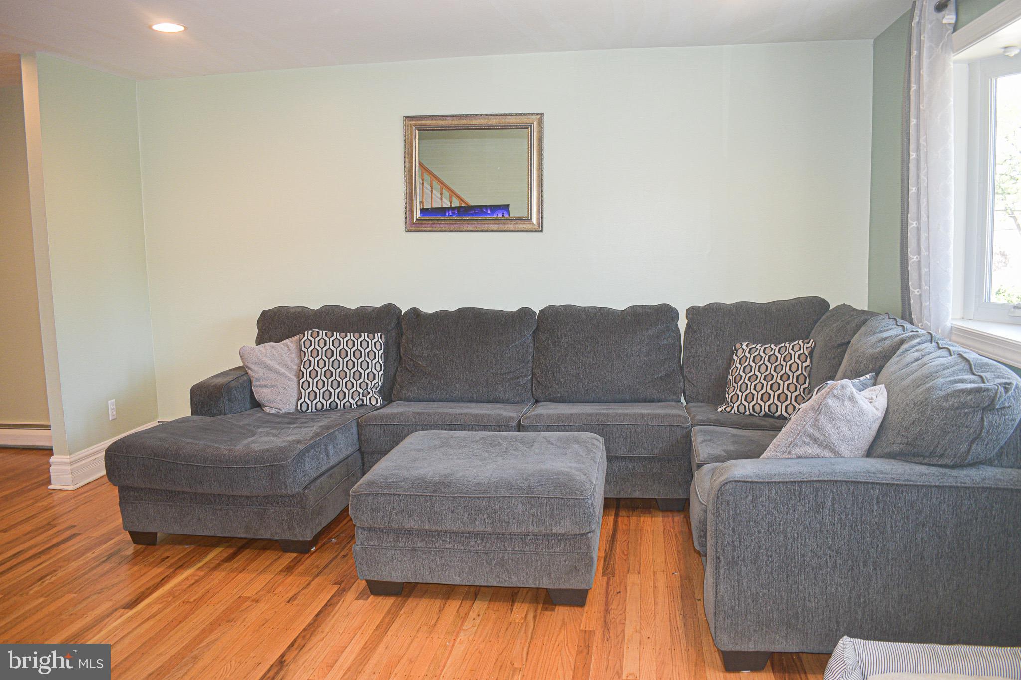 3826 Fairdale Road Philadelphia, PA 19154 - Photo 4 of 23 Gallery Image 4