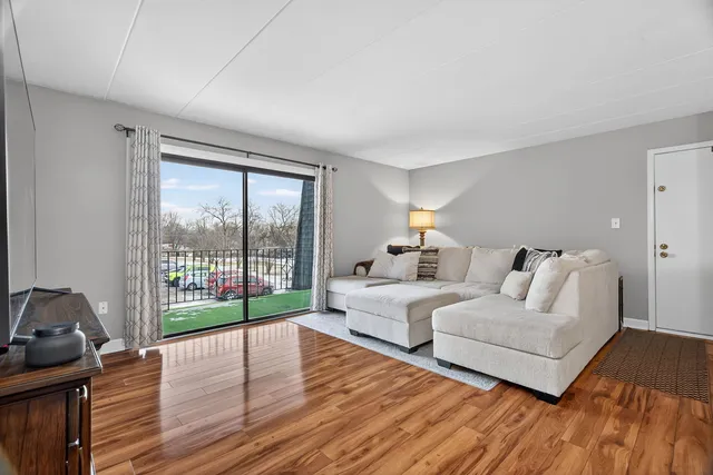 $179,899 | 9122 West 140th Street, Unit 2NW, Orland Park, IL 60462