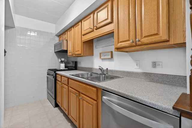 $179,899 | 9122 West 140th Street, Unit 2NW, Orland Park, IL 60462