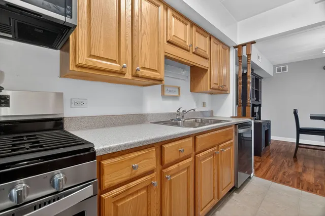 $179,899 | 9122 West 140th Street, Unit 2NW, Orland Park, IL 60462