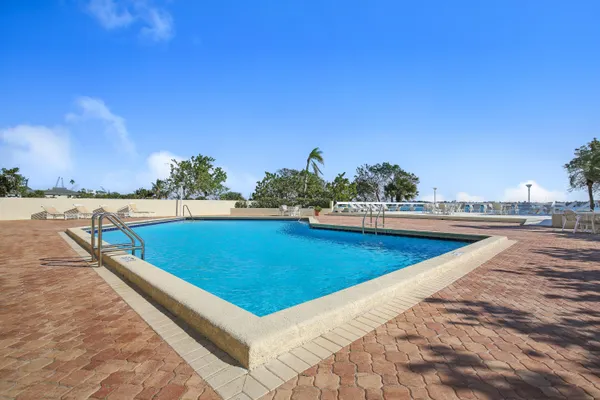 $3,200 | 5600 North Flagler Drive, Unit 605, West Palm Beach, FL 33407