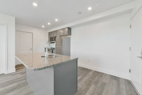 $2,400 | 585 Essex Street, Unit 218, Lynn, MA 01901